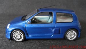 Renault Clio sport V6 bleu métalisé
